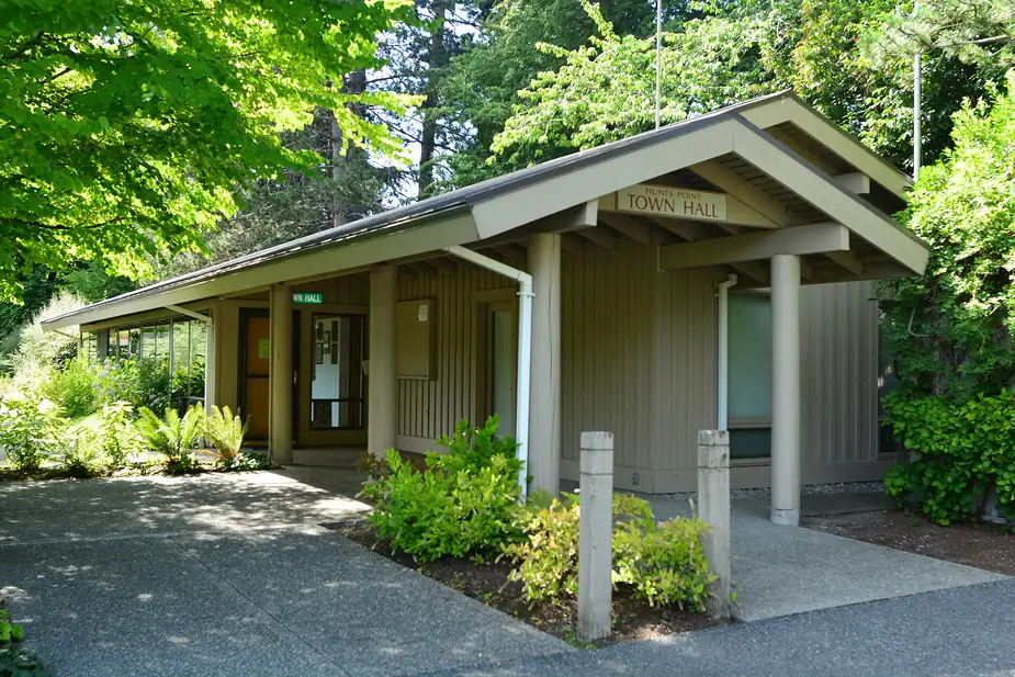 Town hall of Hunts Point, Washington