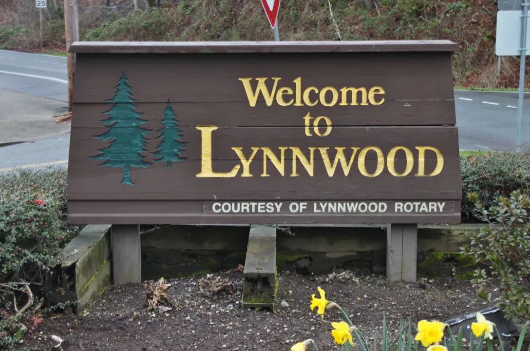 Welcome sign at the northern entrance to Lynnwood, Washington